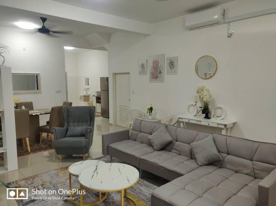 Safiyya Homestay Клуанг Экстерьер фото