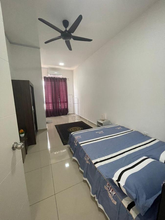 Safiyya Homestay Клуанг Экстерьер фото