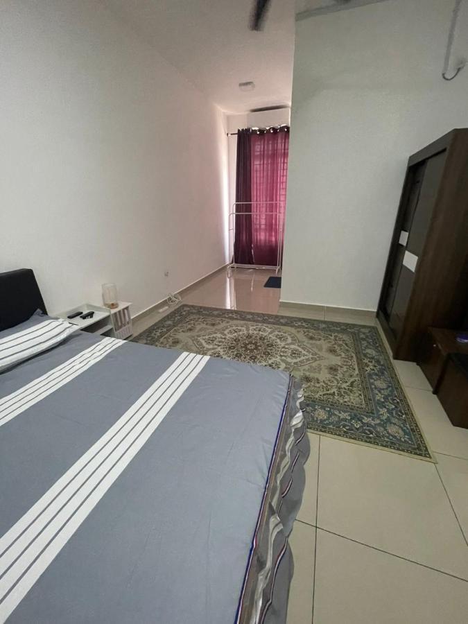 Safiyya Homestay Клуанг Экстерьер фото
