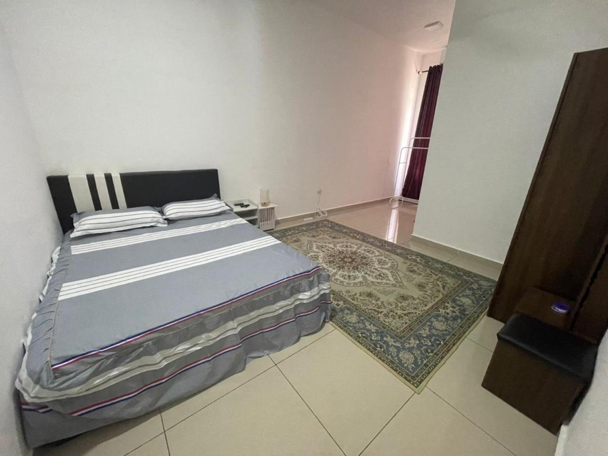 Safiyya Homestay Клуанг Экстерьер фото